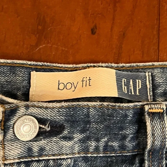 Gap boyfriend fit jean short size 8 never worn - Picture 2 of 3